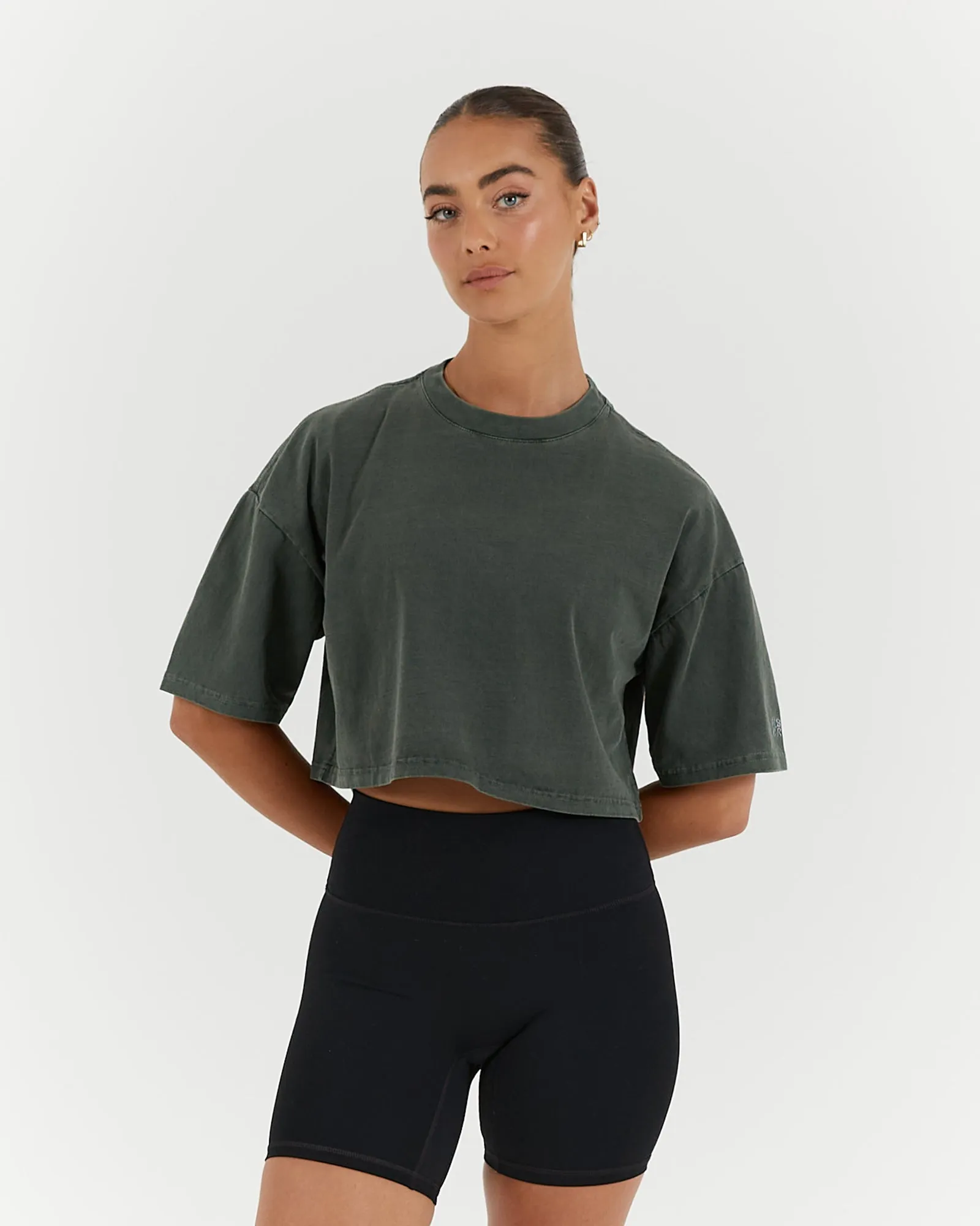 ESSENTIALS CROPPED TEE - FADED FERN