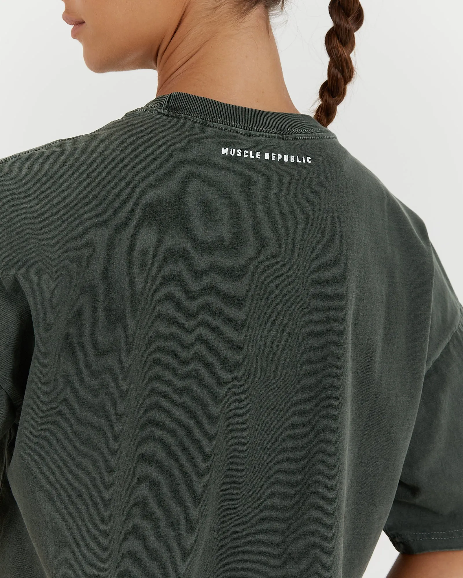 ESSENTIALS CROPPED TEE - FADED FERN